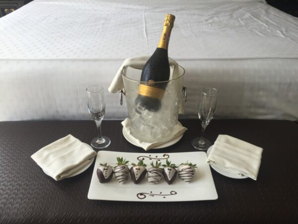 Bouteille de champagne dans la chambre - Image 2