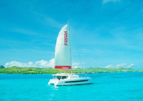 Catamaran, bateau privé sur l'océan