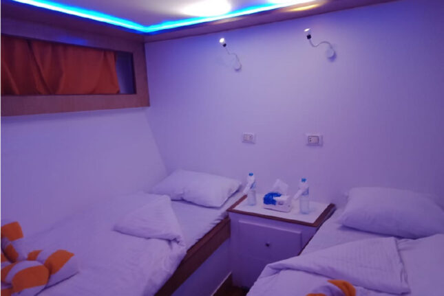 Cabine du bateau privé sur la Baie de Sataya-Egypte